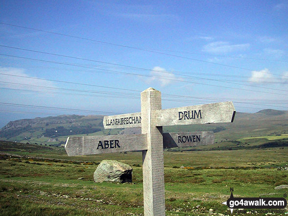 Walk cw201 Foel-ganol and Yr Orsedd from Bwlch y Ddeufaen - Sign Post on Bwlch y Ddeufaen