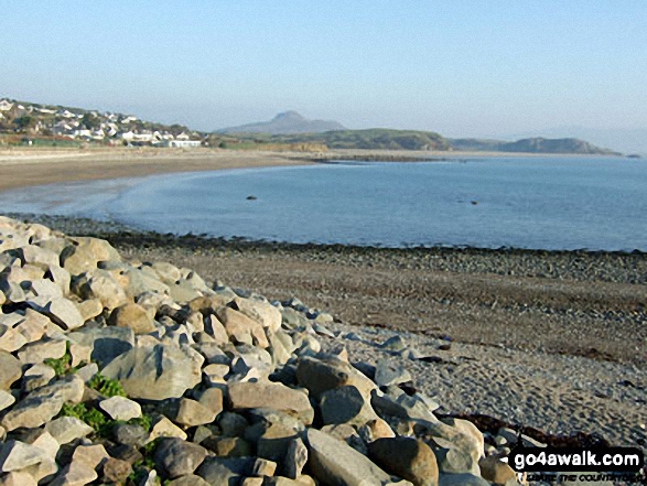 Walk gw229 Pont Rhyd-y-benllig and Cardigan Bay from Criccieth - Rhinog Fawr across Tremadog Bay from Criccieth