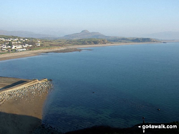 Walk gw229 Pont Rhyd-y-benllig and Cardigan Bay from Criccieth - Rhinog Fawr across Tremadog Bay from Criccieth Castle