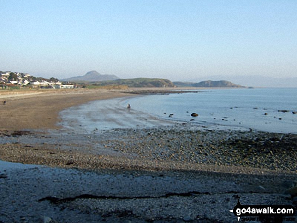 Walk gw229 Pont Rhyd-y-benllig and Cardigan Bay from Criccieth - Rhinog Fawr across Tremadog Bay from Criccieth