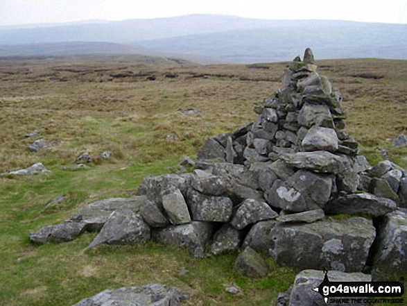 Walk c375 Nine Standards Rigg via The Coast to Coast walk from Kirkby Stephen - Jack Standards Cairn on White Mossy Hill