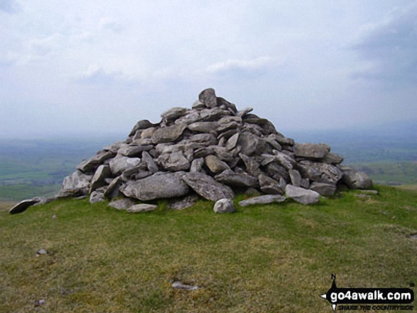 Walk c375 Nine Standards Rigg via The Coast to Coast walk from Kirkby Stephen - Nateby Common (Tailbridge Hill) summit cairn