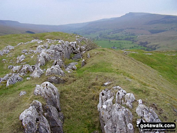 Walk c375 Nine Standards Rigg via The Coast to Coast walk from Kirkby Stephen - Wild Boar Fell from Great Bell (Long Crag)