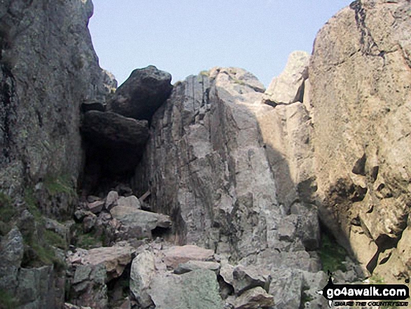 Walk c129 Crinkle Crags and Bow Fell from The Old Dungeon Ghyll, Great Langdale - The notorious 'bad step' between Crinkle Crags (South Top) and Crinkle Crags (Long Top)