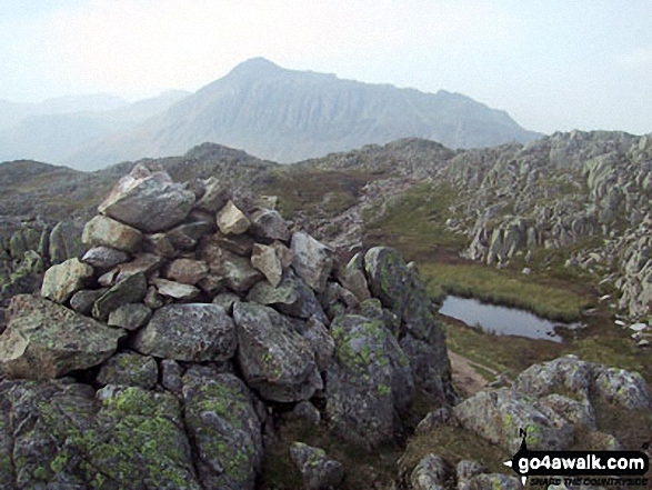 Walk c425 The Oxendale Fells from The Old Dungeon Ghyll, Great Langdale - Bow Fell (Bowfell) from Shelter Crags (North Top) summit cairn