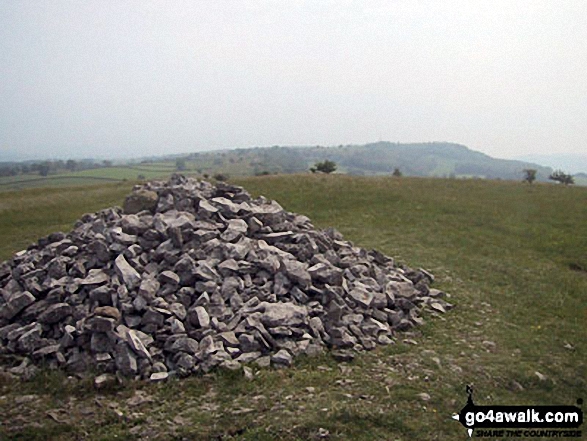 Walk c495 Cunswick Scar and Scout Scar from Underbarrow - Cunswick Scar summit cairn