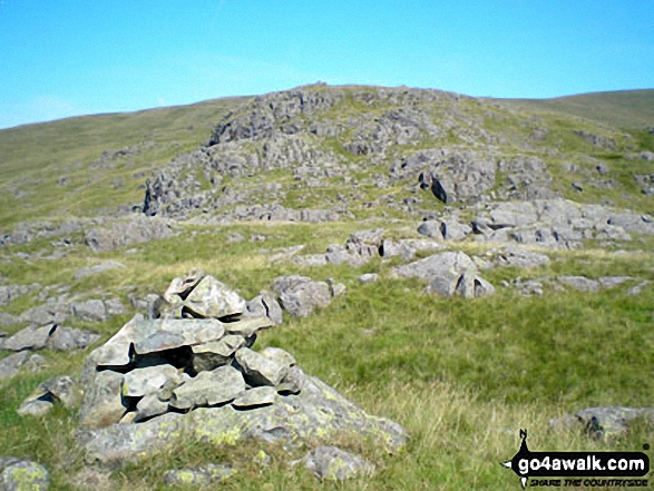 Walk c328 The Greendale Horseshoe - Cairn on the way up Buckbarrow