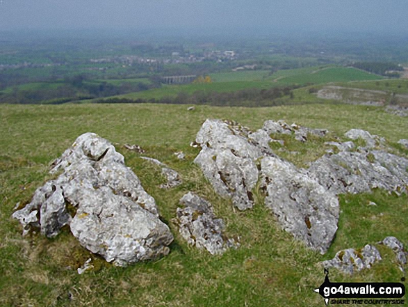 Walk c368 Nine Standards Rigg from Kirkby Stephen - Birkett Hill summit rocks