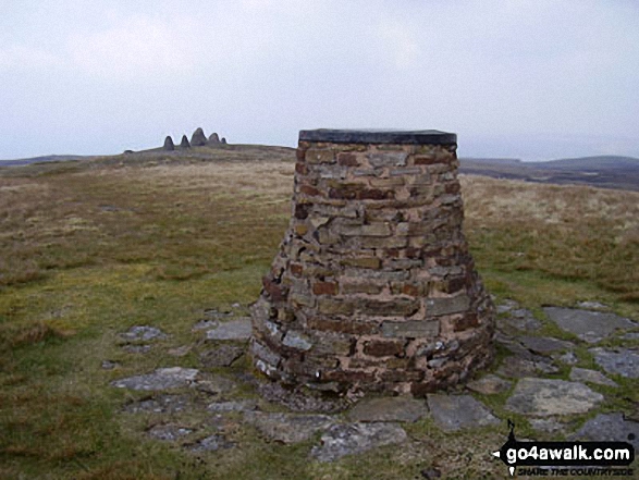 Walk c375 Nine Standards Rigg via The Coast to Coast walk from Kirkby Stephen - Nine Standards Rigg trig point