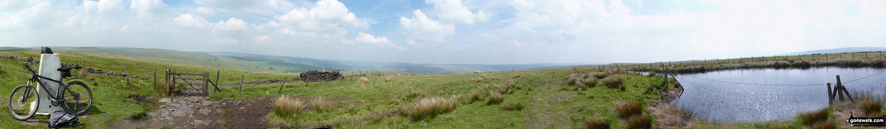 Walk gm116 Round Hill, Freeholds Top and Brown Wardle Hill from Watergrove Reservior - 360 panorama taken at the summit of Freeholds Top