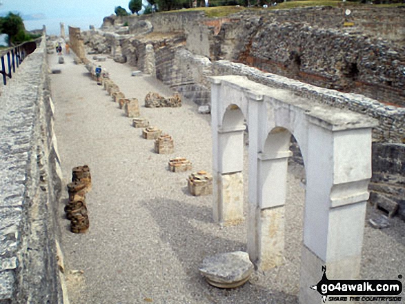 Walk lo126 Le Grotte di Catullo from Sirmione - Le Grotte di Catullo (Roman Ruins), Sirmione, Lake Garda