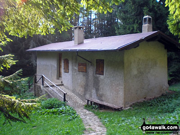 Walk ve131 Malga Fiabio and Col di Piombi from Malcesine - The Mountain refuge at Col di Piombi on the lower slopes of Monte Baldo