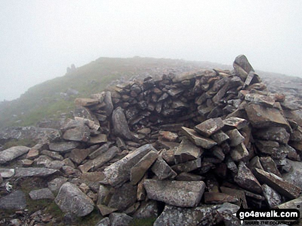 Walk gw156 Cadair Idris (Penygadair) via The Fox's Path - Cairn/shelter on Cadair Idris (Penygadair)