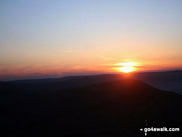 Walk d252 Mam Tor and Rushup Edge from Edale - Sunrise from Lord's Seat (Rushup Edge)