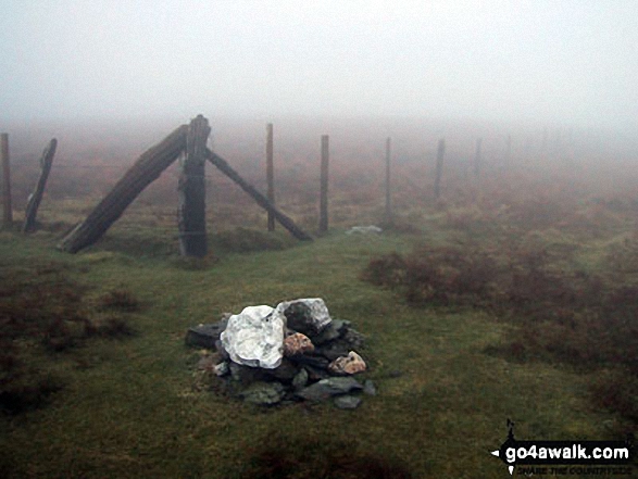 Walk po109 Foel Wen and Cadair Berwyn from Tyn-y-fridd - The summit cairn on Foel Wen in mist