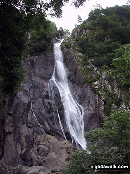 Walk gw171 Bera Bach from Bont Newydd - Afon  Goch tumbling down Aber Falls (Rhaeadr-fawr)