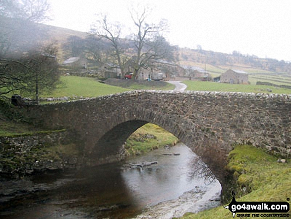 Walk ny153 Sugar Loaf (Horse Head Moor) and Firth Fell from Buckden - Bridge over The River Wharf at Yockenthwaite