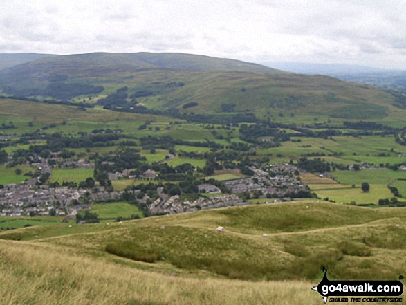 Walk c307 Arant Haw, Calders and The Calf from Sedbergh - Sedbergh from Arant Haw with Long Rigg Fell and Holme Fell beyond