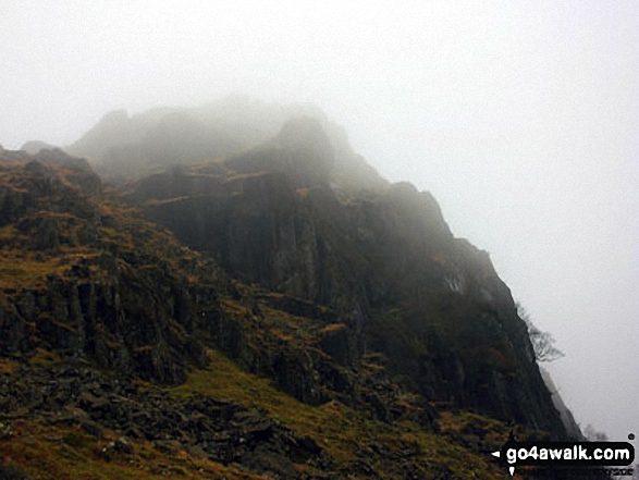 Walk c195 Castle How and Blea Rigg from Grasmere - A misty Blea Crag on the descent down from Blea Rigg