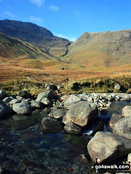 Walk c194 Scafell Pike from The Old Dungeon Ghyll, Great Langdale - Looking across Mickleden Beck towards the Bowfell Buttress (left) and Rossett Pike (right)