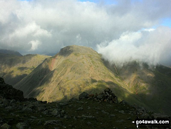 Walk c453 The Scafell Mountains from Wasdale Head, Wast Water - A moody looking Great Gable from Great End's north ridge close to Custs Gully