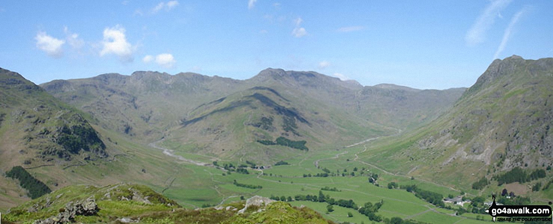 Walk c238 Lingmoor Fell and Great Langdale from Elterwater - *Kettle Crag (left), Oxendale, The Band (centre - with Crinkle Crags (Crinkle Crags (South Top), Crinkle Crags (Long Top), & Gunson Knott) (top left) and Bow Fell (Bowfell) (top right), Mickleden and The Langdale Pikes from Side Pike