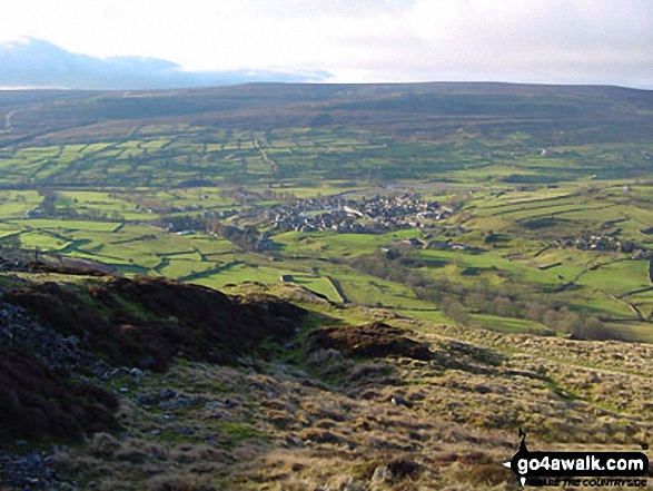 Walk ny221 Fremington Edge and Arkengarthdale from Reeth - Reeth from Fremington Edge