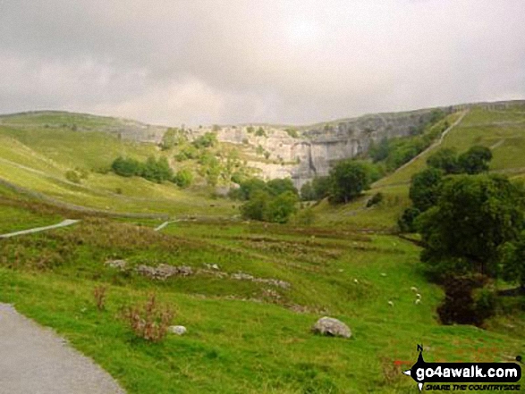 Walk ny202 Malham from Settle - Malham Cove from Malham