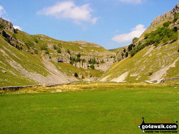 Walk ny159 Gordale Scar and Malham Cove from Malham - Approaching Gordale Scar nr Malham Cove