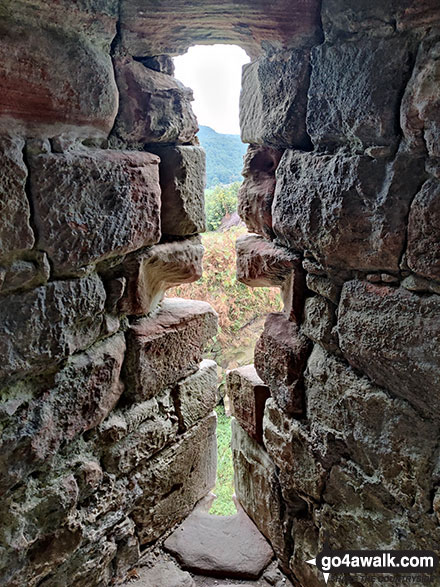 Walk ch213 The Sandstone Trail and Higher Burwardsley from Beeston - Beeston Castle Inner Bailey