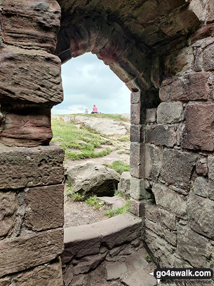 Walk ch213 The Sandstone Trail and Higher Burwardsley from Beeston - Beeston Castle Inner Bailey