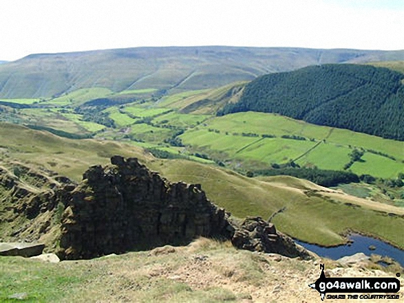 Walk d212 Alport Castles from Fairholmes Car Park, Ladybower Reservoir - Alport Dale from Alport Castles