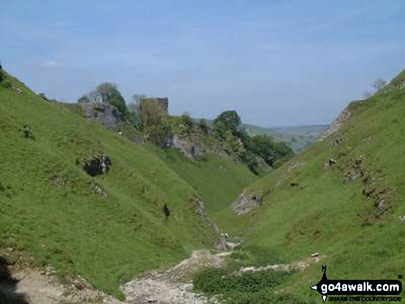 Walk d123 Mam Tor via Cavedale from Castleton - Cave Dale nr Castleton