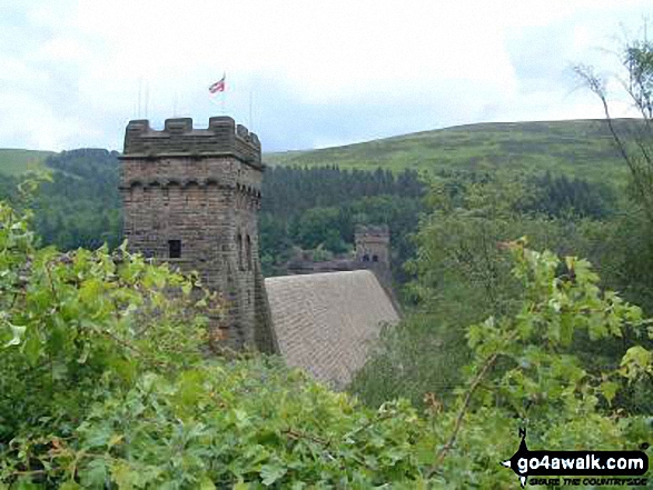 Walk d298 Back Tor and Margery Hill from Fairholmes Car Park, Ladybower Reservoir - Derwent Reservoir Dam (overflowing)