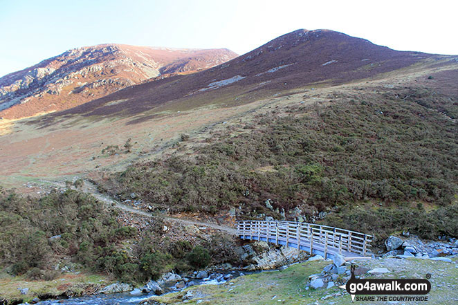 Footbridge over Liza Beck with Whiteside (Crummock) (left) and Whin Ben (right) beyond