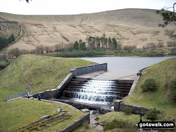 Walk po100 Pen y Fan from Neuadd Reservoir - Cribyn, Pen y Fan and Corn Du from Lower Neuadd Reservoir