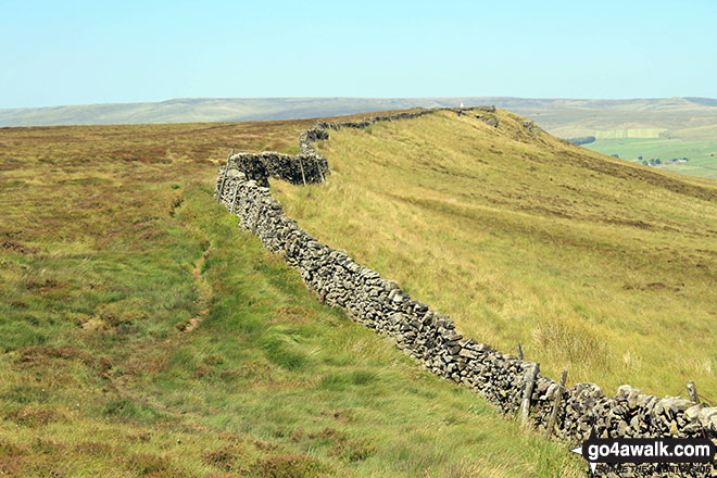 Walk d218 Black Edge (Combs Moss)from Old Road - Approaching Black Edge (Combs Moss) from the South