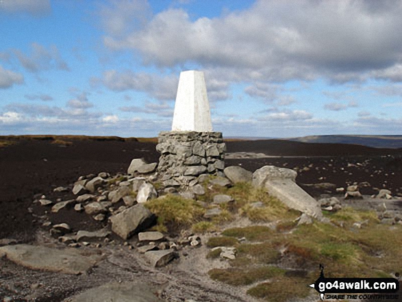 Walk d135 Kinder Downfall from Birchin Clough - The Edge (Kinder Scout) summit trig point