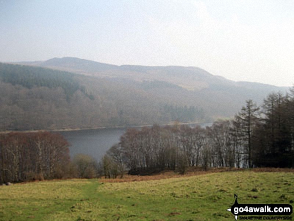 Walk d298 Back Tor and Margery Hill from Fairholmes Car Park, Ladybower Reservoir - Hurkling Stones and Whinstone Lee Tor beyond Ladybower Reservoir