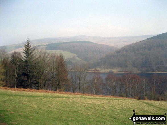 Walk d298 Back Tor and Margery Hill from Fairholmes Car Park, Ladybower Reservoir - Back Tor (Derwent Edge) beyond Ladybower Reservoir