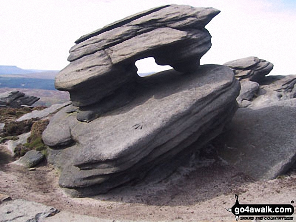 Walk d260 Back Tor from Fairholmes Car Park, Ladybower Reservoir - The Dove Stone (Boulder), Derwent Edge