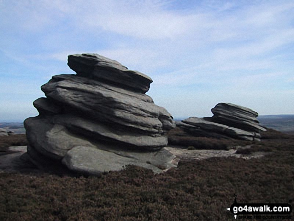 Walk d121 Back Tor from Ashopton Bridge, Ladybower Reservoir - The Cakes of Bread (Boulder), Derwent Edge