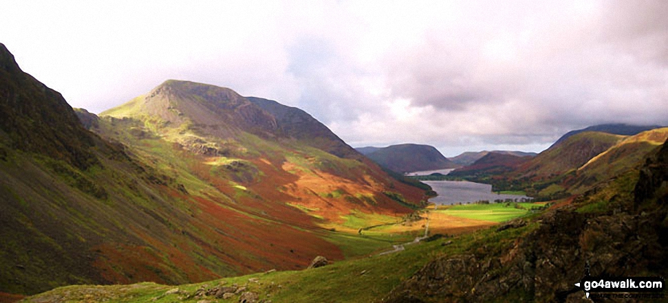 Walk c295 Hay Stacks and Fleetwith Pike from Gatesgarth, Buttermere - The flank of Hay Stacks (Haystacks), High Crag and High Stile (left), Mellbreak, Buttermere and Crummock Water (centre) with Grasmoor and High Snockrigg (right) from Fleetwith Pike