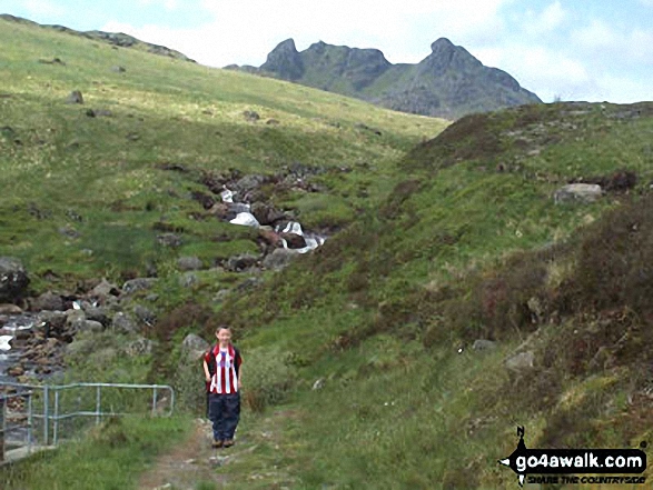 Walk ab136 The Cobbler (Ben Arthur) from Arrochar - Ascending The Cobbler (Ben Arthur)