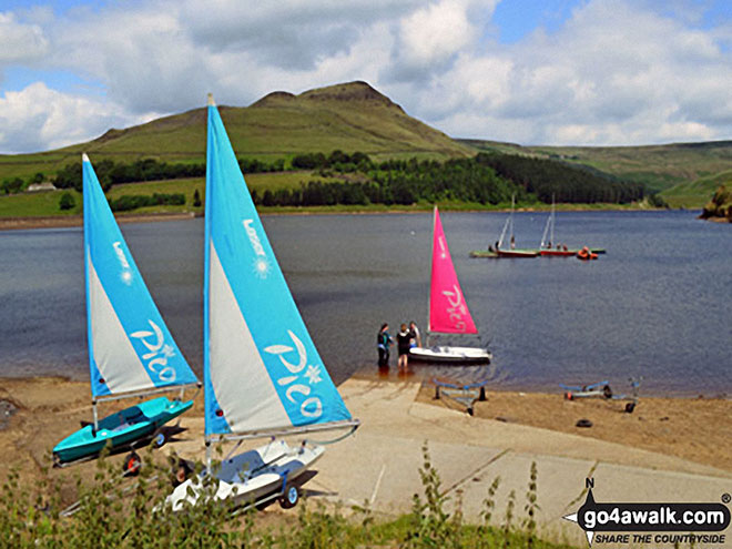 Walk gm107 A circuit of Yoeman Hey Reservoir and Dove Stone Reservoir, Greenfield - Yachts on Dove Stone Reservoir with Alderman's Brow in the background