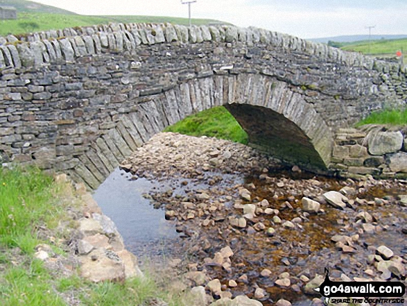 Walk ny145 Tan Hill and Robert's Seat from Keld - Stone bridge over Whitsundale Beck near Ravenseat