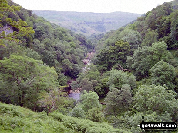 Walk ny248 Kisdon and Keld from Muker - Ivelet Moor and the Swale valley from the bridge at Keld