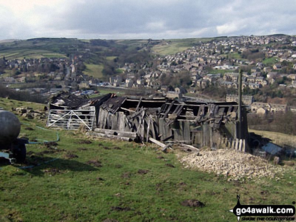 Walk wy108 Upperthong and Netherthong from Holmfirth - Old shed above Holmfirth