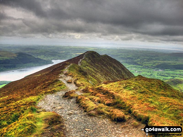 Walk c321 Skiddaw and Lonscale Fell from Millbeck, nr Keswick - Longside Edge, Long Side and Ullock Pike summit with Bassenthwaite Lake beyond from Carl Side