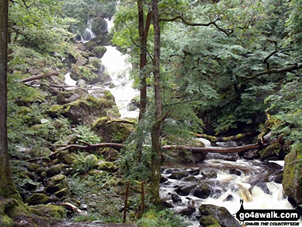 Walk c203 Ashness Bridge, Surprise View, Watendlath, Rosthwaite and The River Derwent from Barrow Bay - Lodore Falls